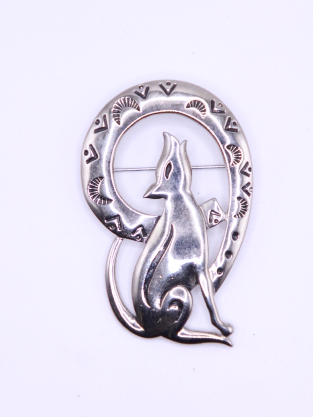 Fabulous Vintage Howling Wolf Coyote Dog Brooch Pin Southwest Bold